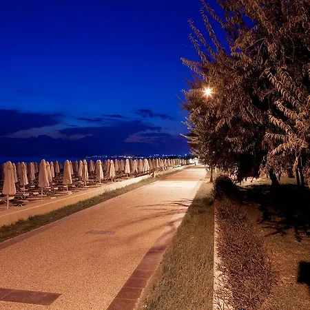 Armas Bella Luna 酒店 4*