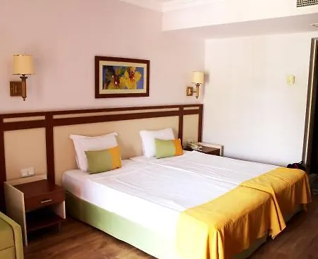 Armas Bella Luna 4* Side