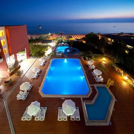 Armas Bella Luna 4* 锡德