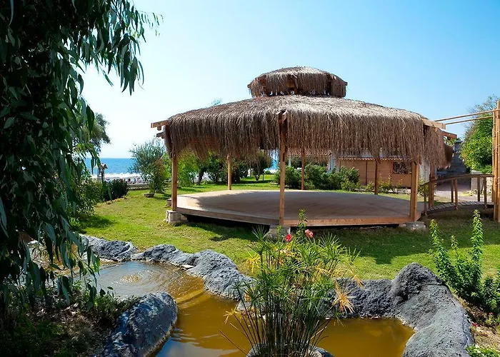 Armas Bella Luna 酒店 4*