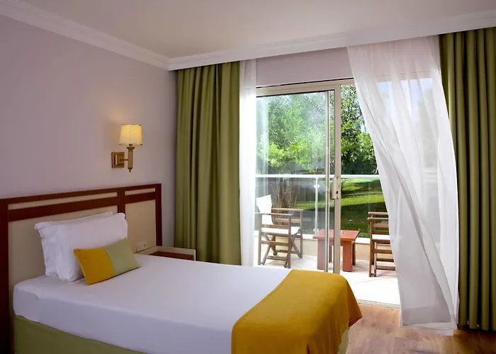 Armas Bella Luna 4* Side