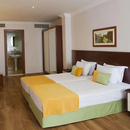 Armas Bella Luna ホテル シダ