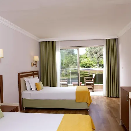 Armas Bella Luna ホテル シダ